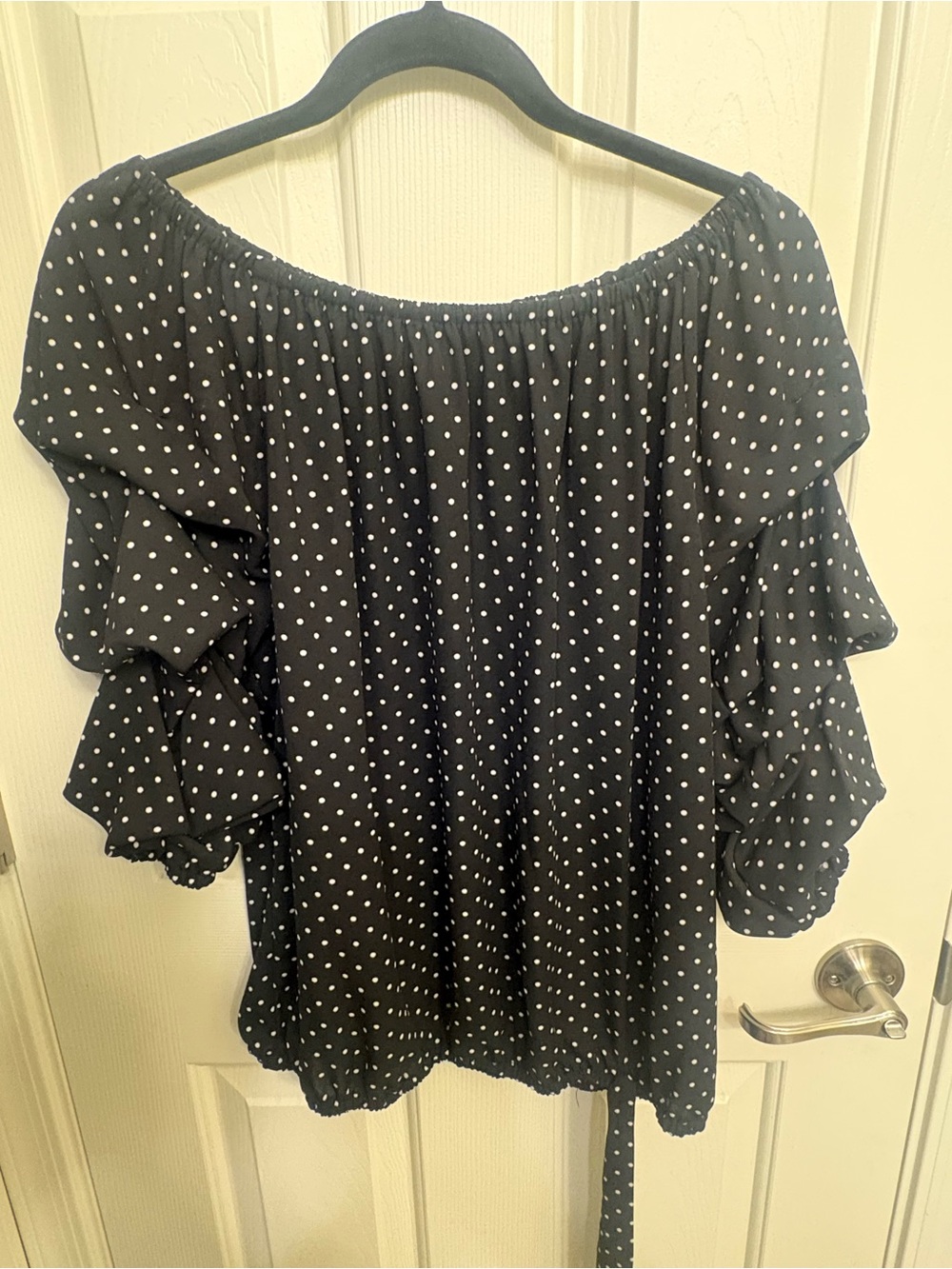 NWT -1X Vince Camuto Black-White Polka Dot Off-Shoulder Ruched Sleeve Top